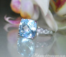 Charmanter Blautopas Ring mit Diamanten