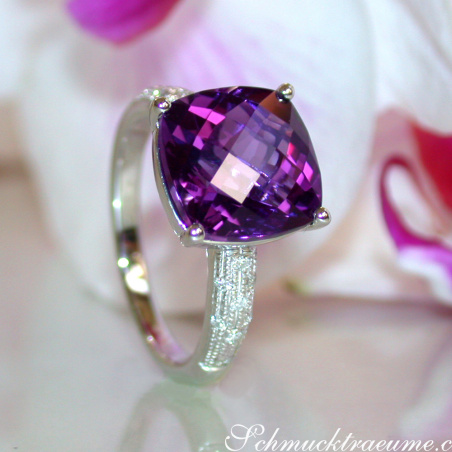 Charmanter Amethyst Ring mit Diamanten