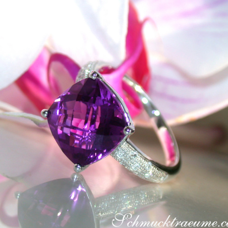 Charmanter Amethyst Ring mit Diamanten