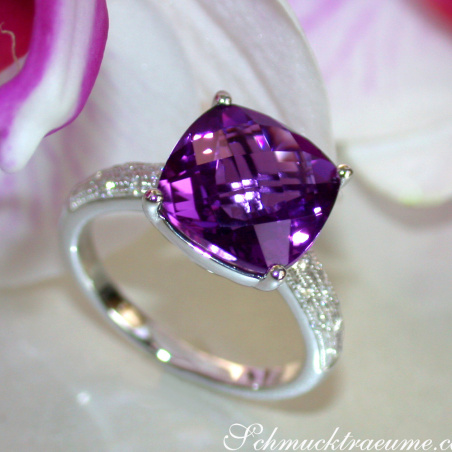 Charmanter Amethyst Ring mit Diamanten