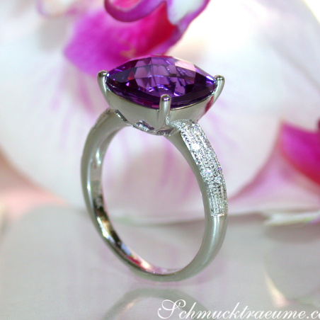 Charmanter Amethyst Ring mit Diamanten