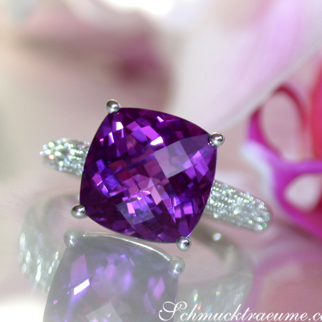 Charmanter Amethyst Ring mit Diamanten