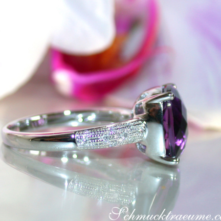 Charmanter Amethyst Ring mit Diamanten