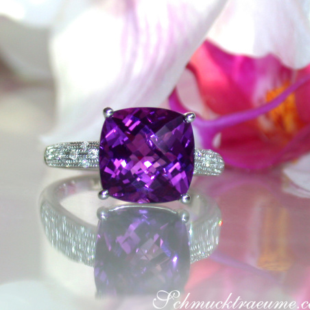 Charmanter Amethyst Ring mit Diamanten