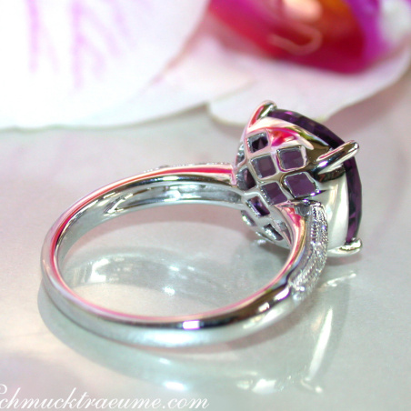 Charmanter Amethyst Ring mit Diamanten