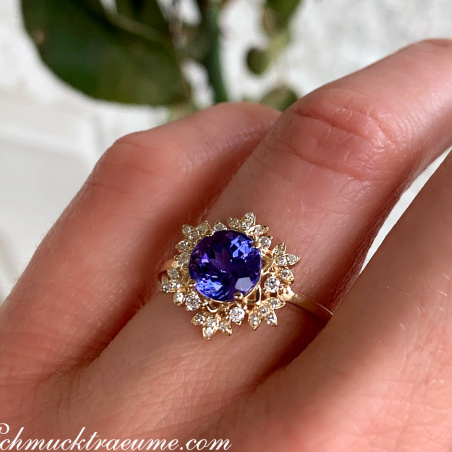 Delicate Tanzanite Snowflake Ring in Yellow gold 18k