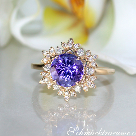 Delicate Tanzanite Snowflake Ring in Yellow gold 18k