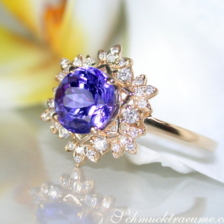 Delicate Tanzanite Snowflake Ring in Yellow gold 18k