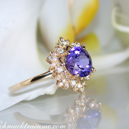 Delicate Tanzanite Snowflake Ring in Yellow gold 18k