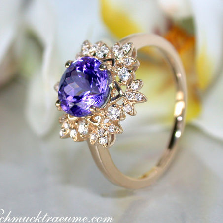 Delicate Tanzanite Snowflake Ring in Yellow gold 18k