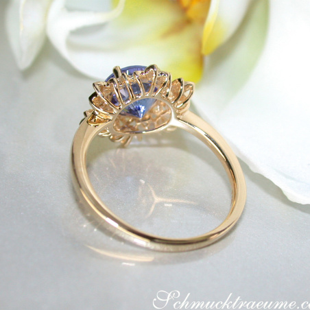 Delicate Tanzanite Snowflake Ring in Yellow gold 18k