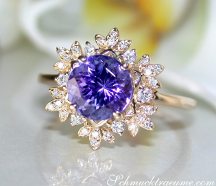 Delicate Tanzanite Snowflake Ring in Yellow gold 18k