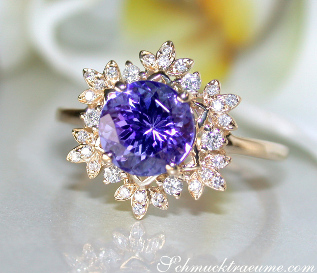 Delicate Tanzanite Snowflake Ring in Yellow gold 18k Delicate Tanzanite Snowflake Ring in Yellow gold 18k