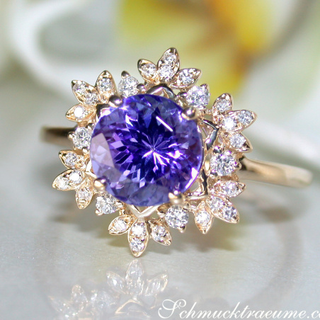 Delicate Tanzanite Snowflake Ring in Yellow gold 18k