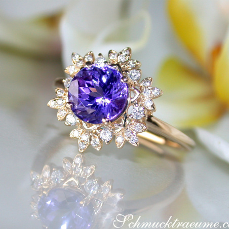 Delicate Tanzanite Snowflake Ring in Yellow gold 18k