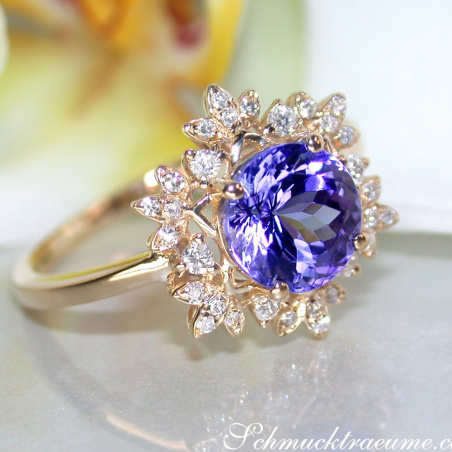 Delicate Tanzanite Snowflake Ring in Yellow gold 18k