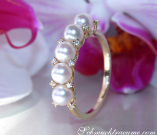 Femininer Baby Akoya Perlen Ring mit Diamanten