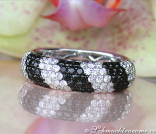 Casual Smart Black & White Diamond Ring