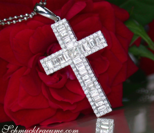 Ausgesuchter Kreuz Anhänger mit Baguette Diamanten