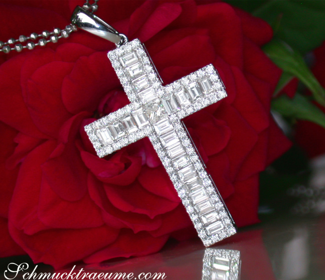 Ausgesuchter Kreuz Anhänger mit Baguette Diamanten