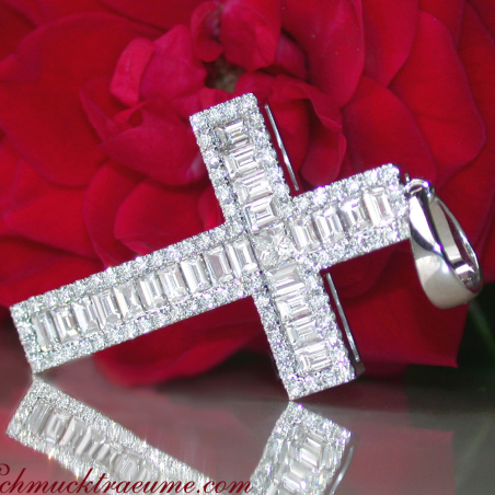 Ausgesuchter Kreuz Anhänger mit Baguette Diamanten
