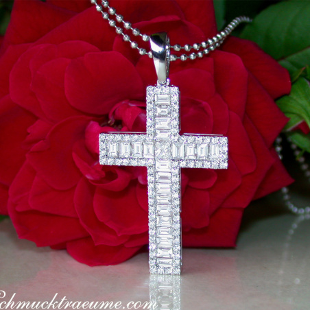Ausgesuchter Kreuz Anhänger mit Baguette Diamanten