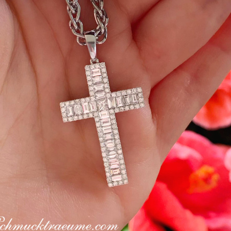 Ausgesuchter Kreuz Anhänger mit Baguette Diamanten