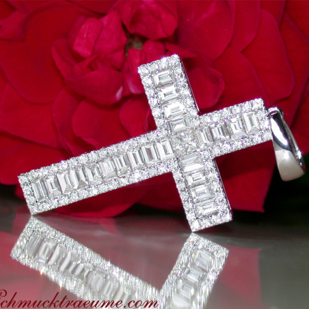 Ausgesuchter Kreuz Anhänger mit Baguette Diamanten