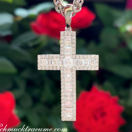 Ausgesuchter Kreuz Anhänger mit Baguette Diamanten