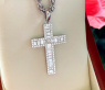 Ausgesuchter Kreuz Anhänger mit Baguette Diamanten