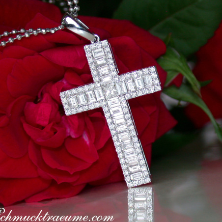 Ausgesuchter Kreuz Anhänger mit Baguette Diamanten