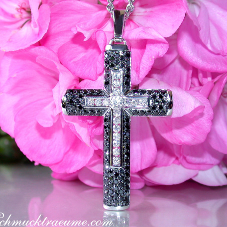 Kreuz Anhänger mit schwarzen Diamanten
