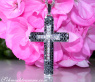 Kreuz Anhänger mit schwarzen Diamanten