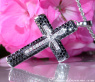 Kreuz Anhänger mit schwarzen Diamanten