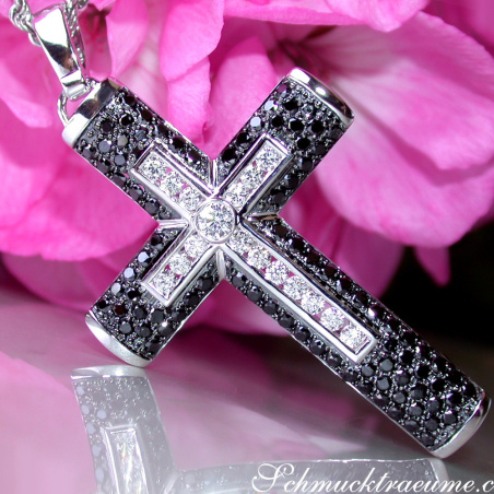 Kreuz Anhänger mit schwarzen Diamanten