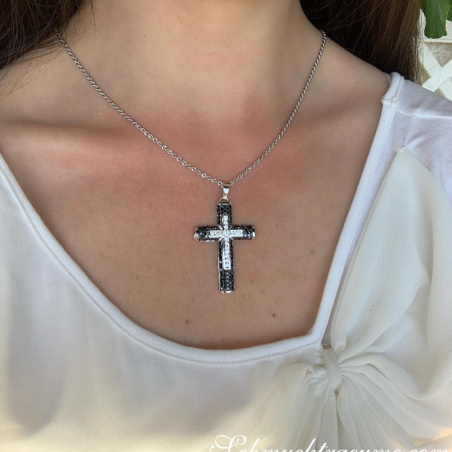 Kreuz Anhänger mit schwarzen Diamanten