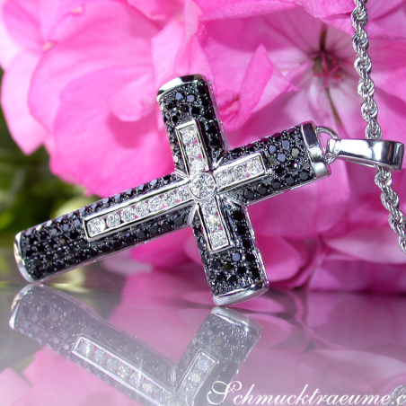 Kreuz Anhänger mit schwarzen Diamanten