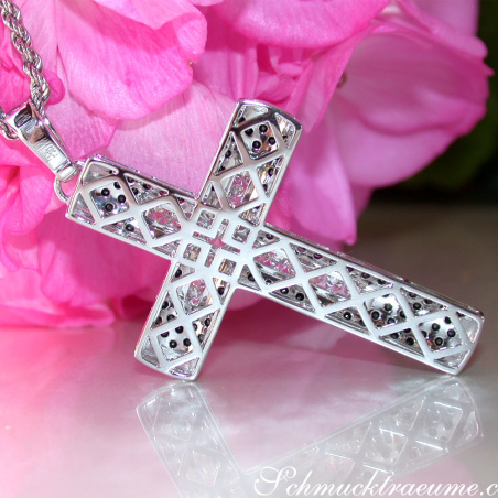 Kreuz Anhänger mit schwarzen Diamanten