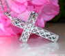 Kreuz Anhänger mit schwarzen Diamanten