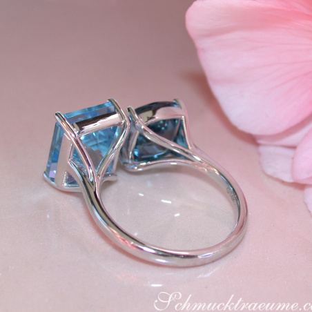 Wonderful Blue Topaz "Toi et Moi" Ring