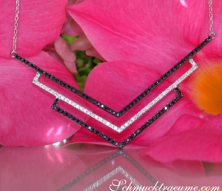 Extravagante Halskette mit schwarzen & weißen Diamanten