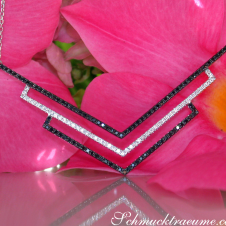 Extravagante Halskette mit schwarzen & weißen Diamanten