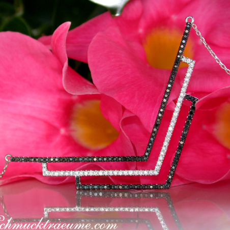 Extravagante Halskette mit schwarzen & weißen Diamanten