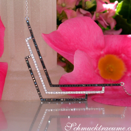 Extravagante Halskette mit schwarzen & weißen Diamanten