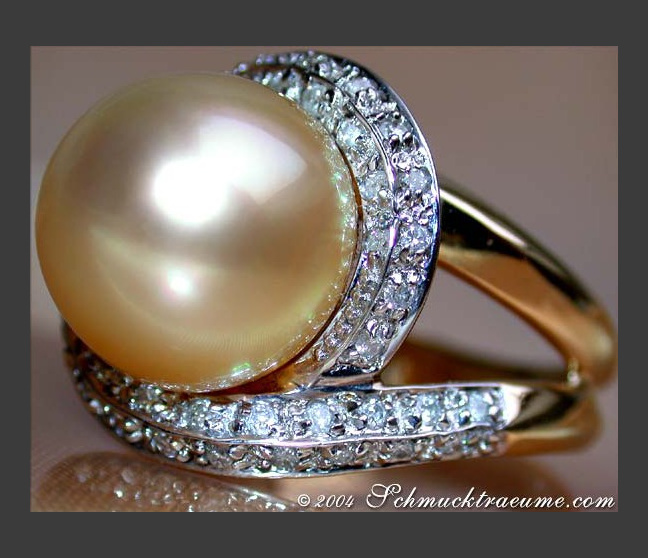 Unique Golden Southsea Pearl Diamond Ring Unique Golden Southsea Pearl Diamond Ring