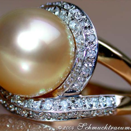 Goldene Südseeperle Ring mit Brillanten