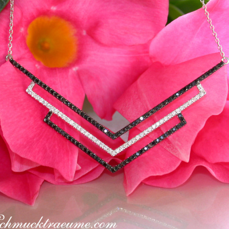 Extravagante Halskette mit schwarzen & weißen Diamanten
