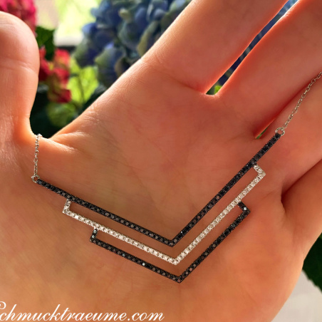 Extravagante Halskette mit schwarzen & weißen Diamanten