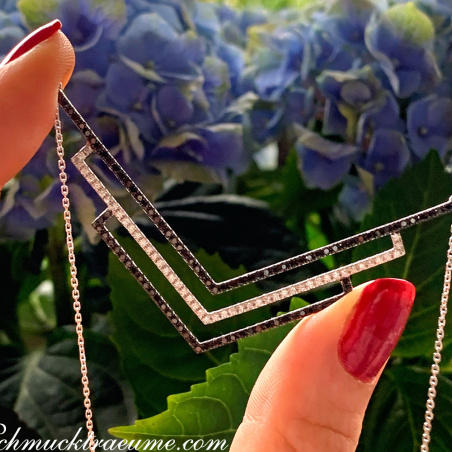 Extravagante Halskette mit schwarzen & weißen Diamanten