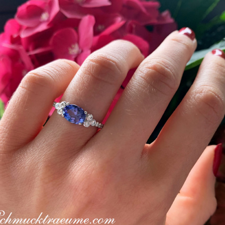 Femininer Tansanit Ring mit Brillanten